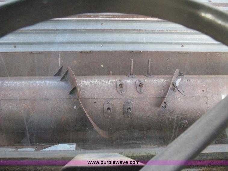 image for item B8363 1979 Gleaner N7 combine with header