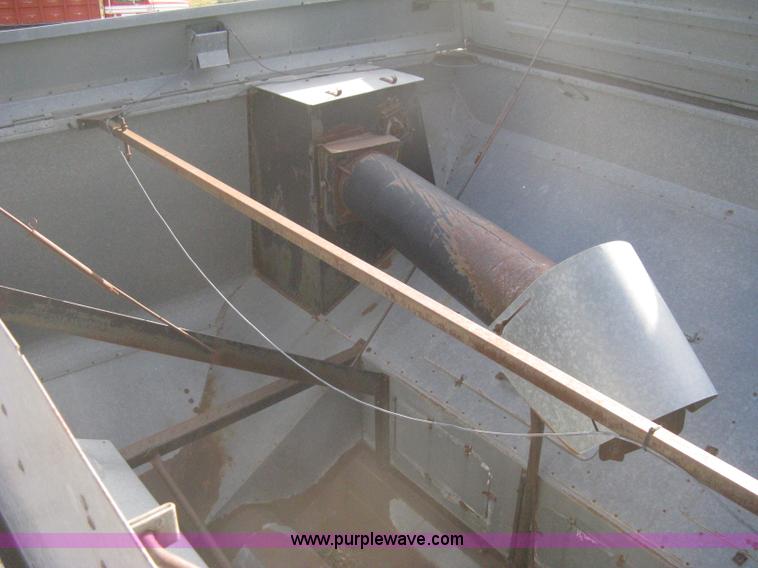 image for item B8363 1979 Gleaner N7 combine with header