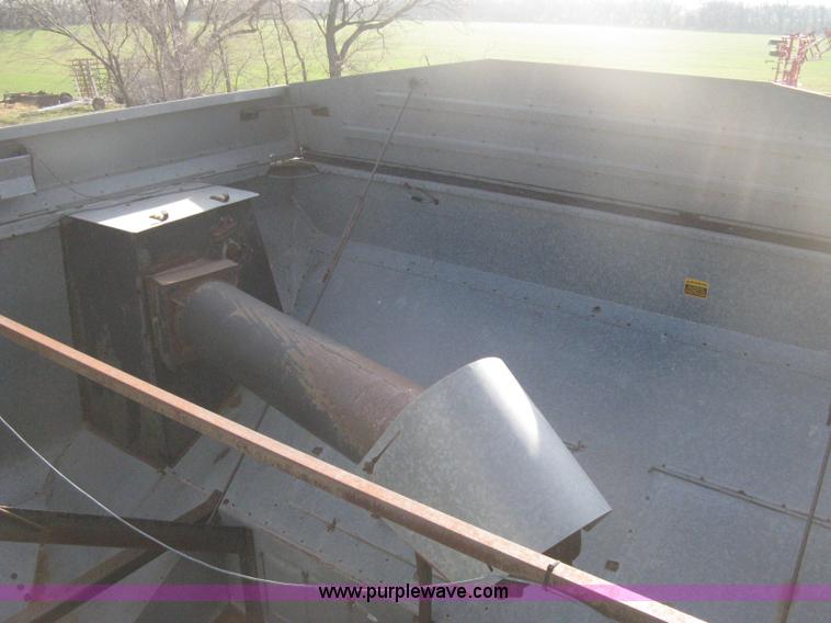 image for item B8363 1979 Gleaner N7 combine with header