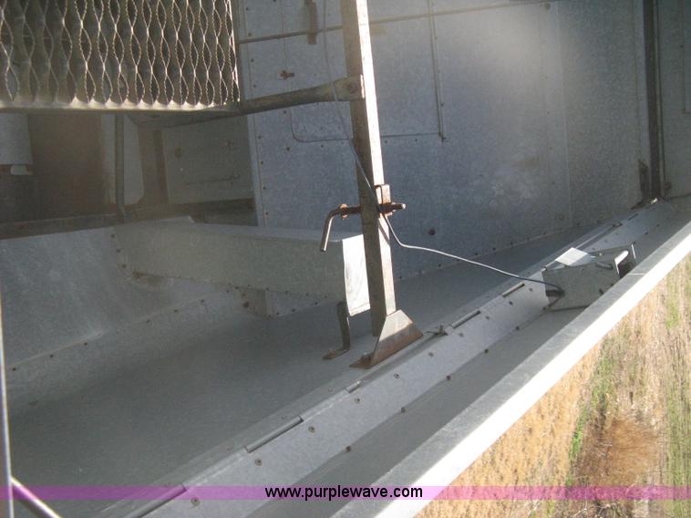 image for item B8363 1979 Gleaner N7 combine with header