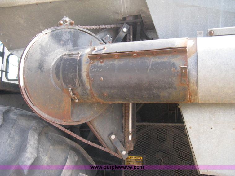 image for item B8363 1979 Gleaner N7 combine with header