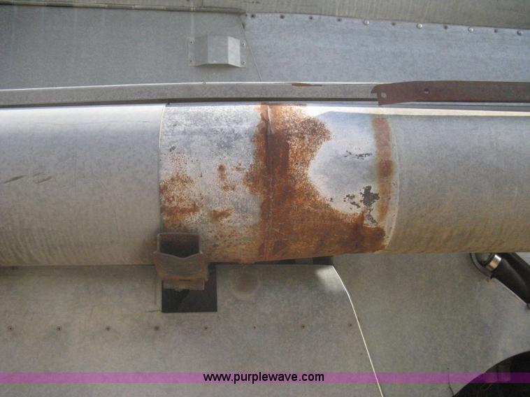 image for item B8363 1979 Gleaner N7 combine with header