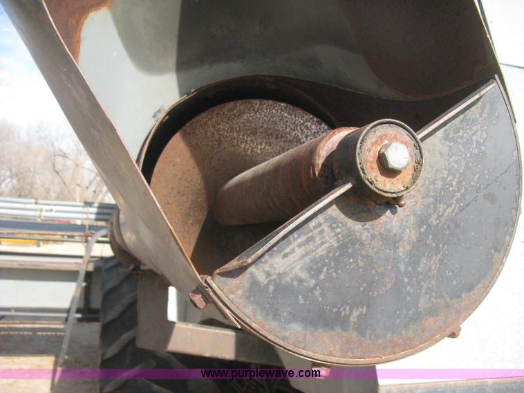 image for item B8363 1979 Gleaner N7 combine with header