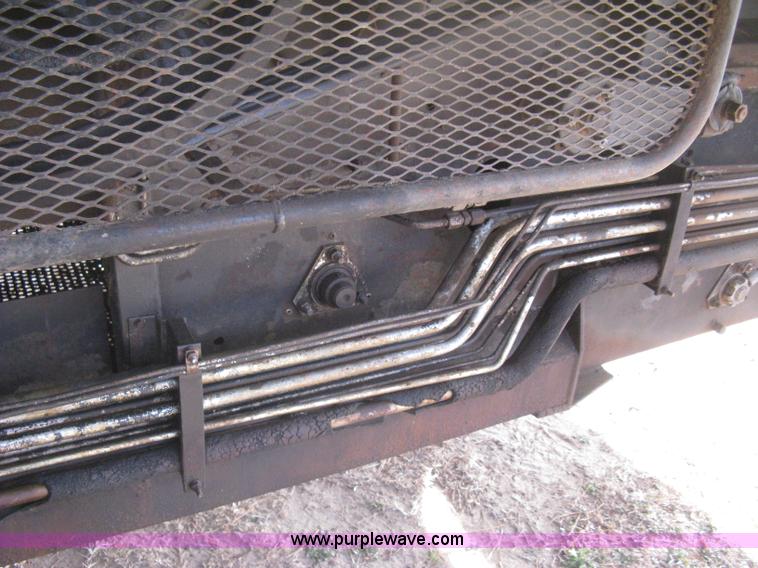 image for item B8363 1979 Gleaner N7 combine with header