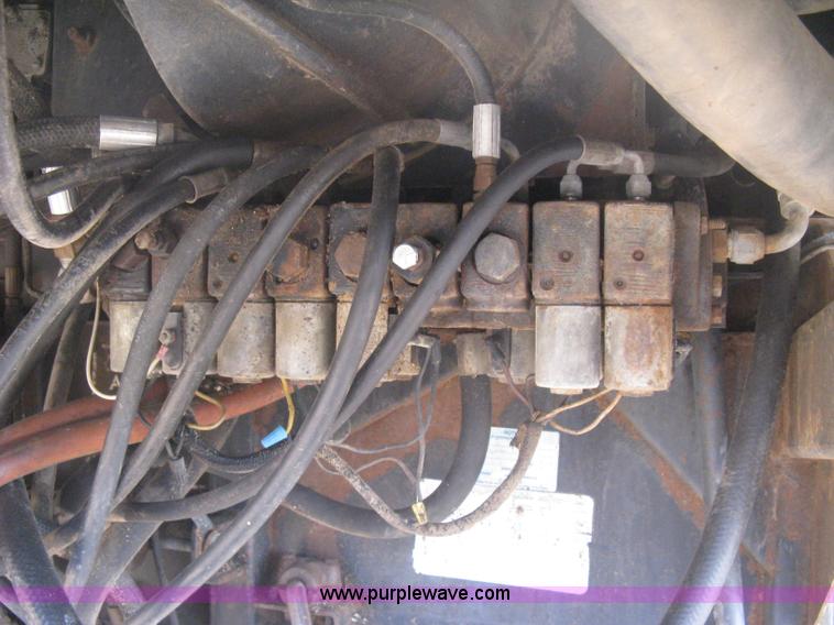 image for item B8363 1979 Gleaner N7 combine with header