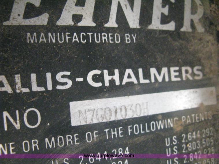 image for item B8363 1979 Gleaner N7 combine with header