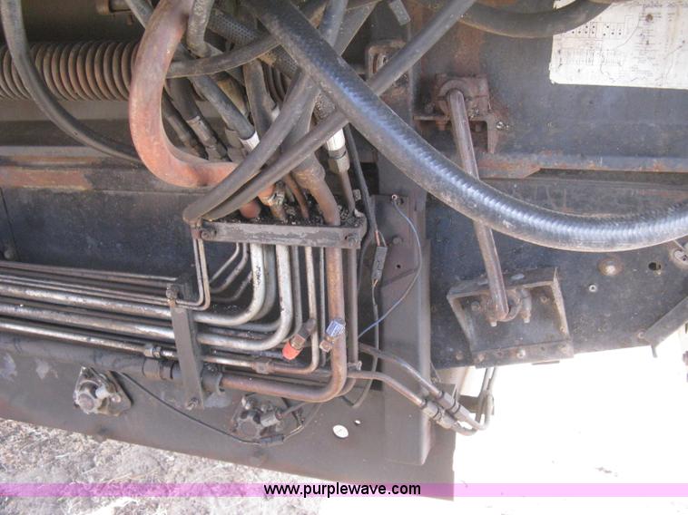 image for item B8363 1979 Gleaner N7 combine with header