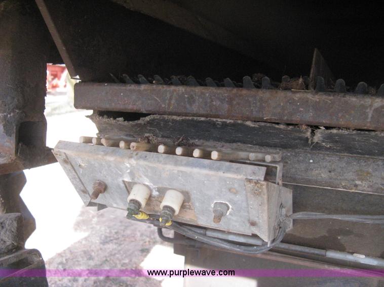 image for item B8363 1979 Gleaner N7 combine with header