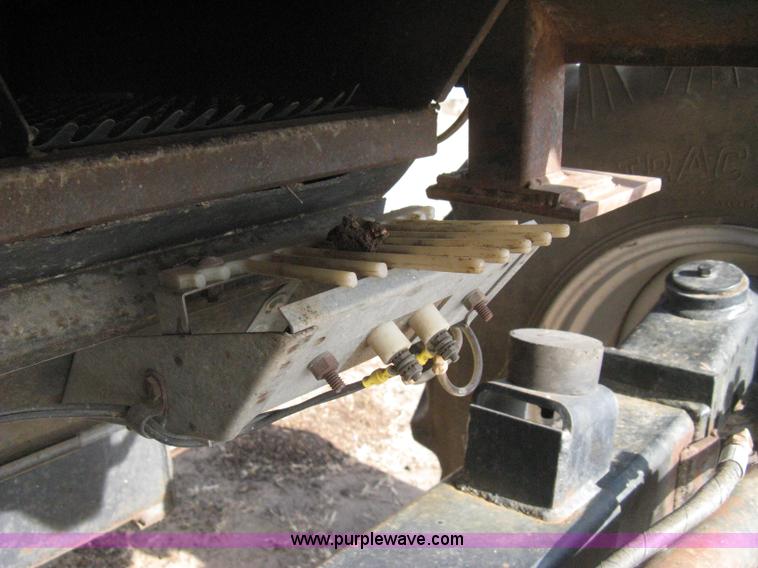 image for item B8363 1979 Gleaner N7 combine with header