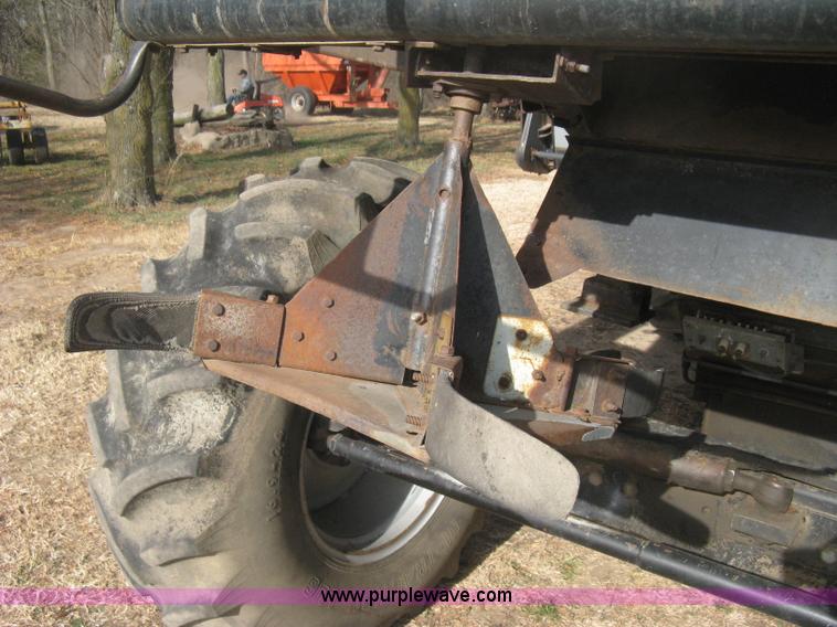 image for item B8363 1979 Gleaner N7 combine with header