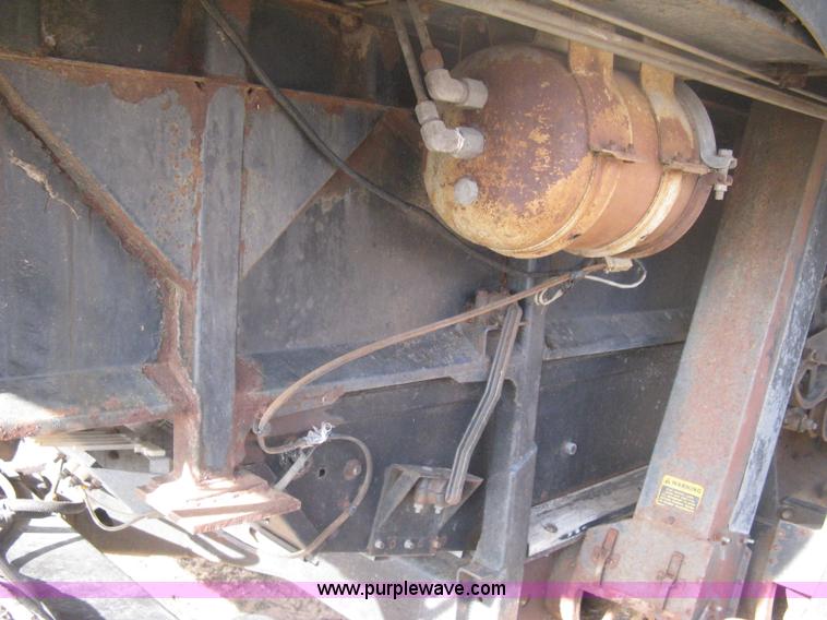 image for item B8363 1979 Gleaner N7 combine with header