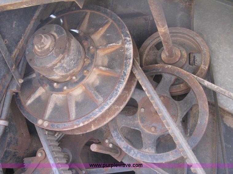 image for item B8363 1979 Gleaner N7 combine with header