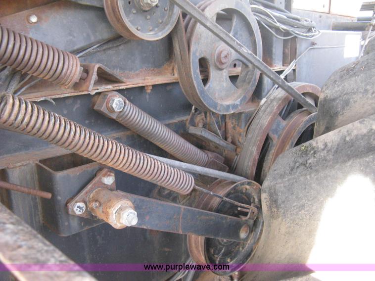 image for item B8363 1979 Gleaner N7 combine with header