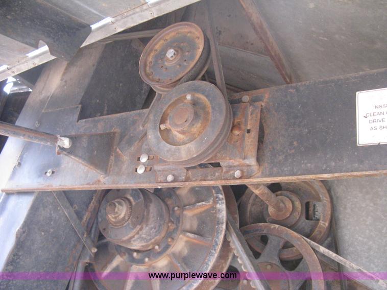 image for item B8363 1979 Gleaner N7 combine with header