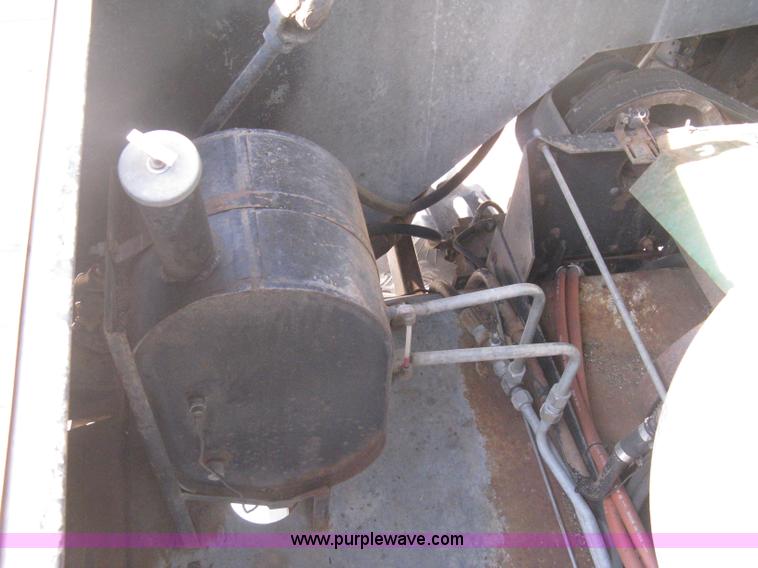 image for item B8363 1979 Gleaner N7 combine with header