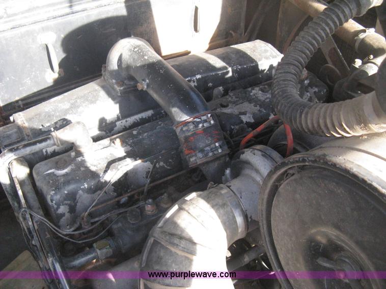 image for item B8363 1979 Gleaner N7 combine with header