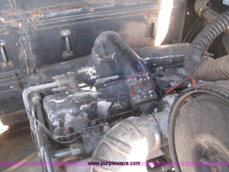 image for item B8363 1979 Gleaner N7 combine with header