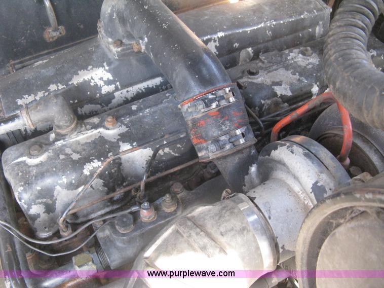 image for item B8363 1979 Gleaner N7 combine with header