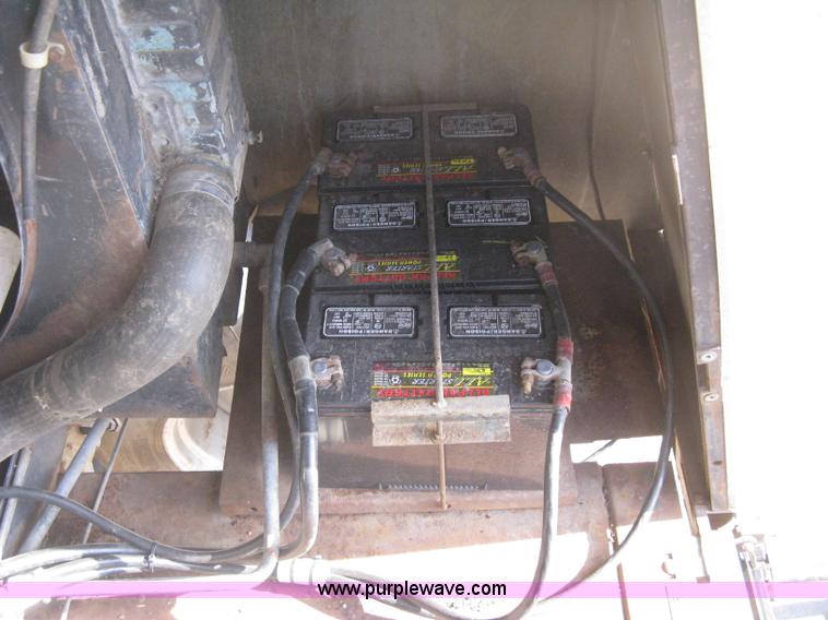 image for item B8363 1979 Gleaner N7 combine with header