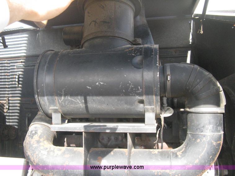 image for item B8363 1979 Gleaner N7 combine with header