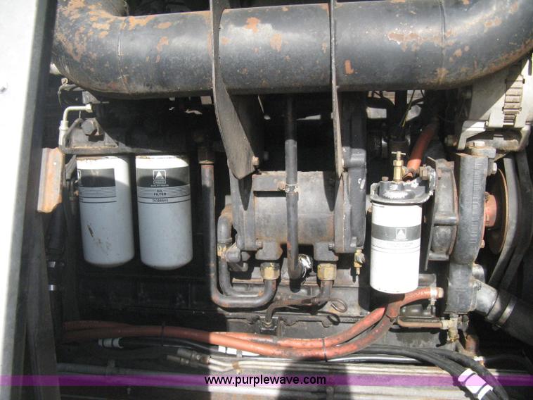 image for item B8363 1979 Gleaner N7 combine with header