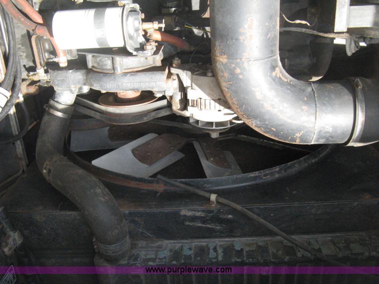 image for item B8363 1979 Gleaner N7 combine with header