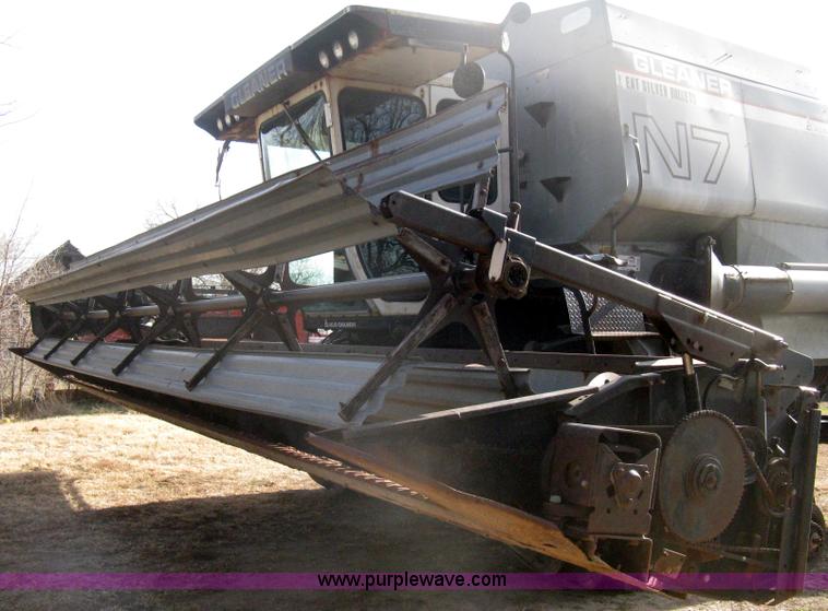 image for item B8363 1979 Gleaner N7 combine with header