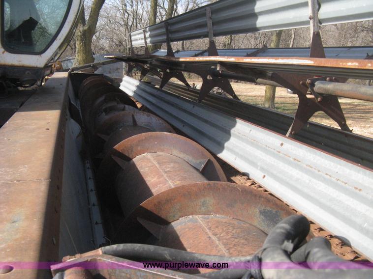 image for item B8363 1979 Gleaner N7 combine with header