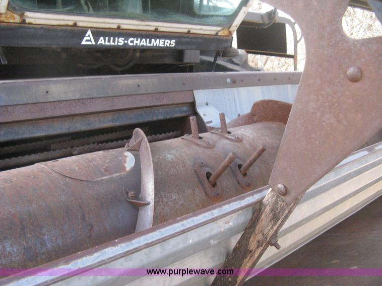 image for item B8363 1979 Gleaner N7 combine with header