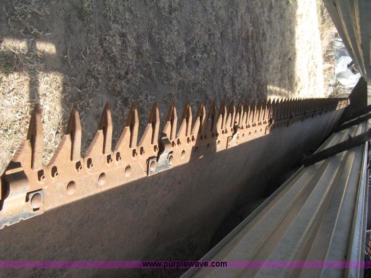 image for item B8363 1979 Gleaner N7 combine with header