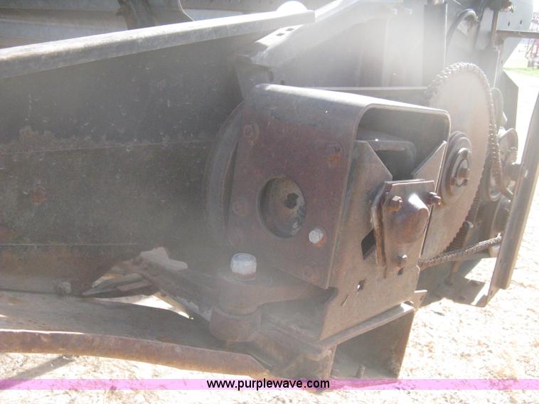 image for item B8363 1979 Gleaner N7 combine with header