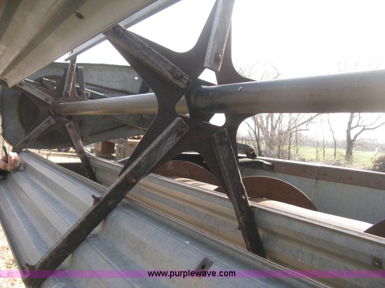 image for item B8363 1979 Gleaner N7 combine with header