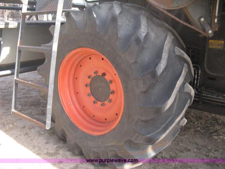 image for item B8363 1979 Gleaner N7 combine with header