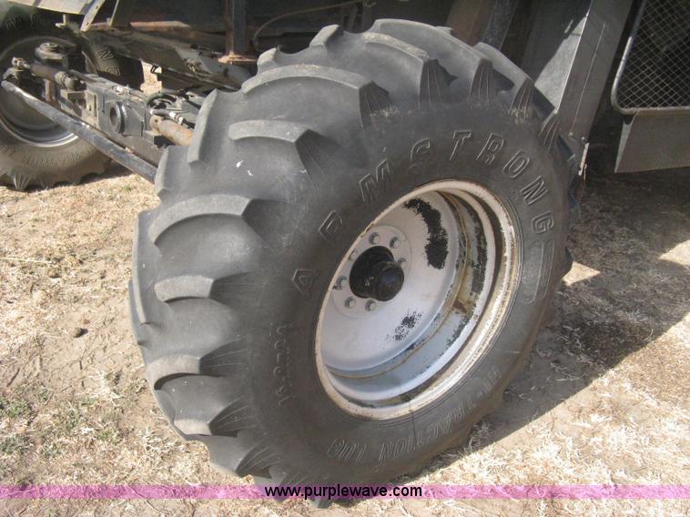 image for item B8363 1979 Gleaner N7 combine with header