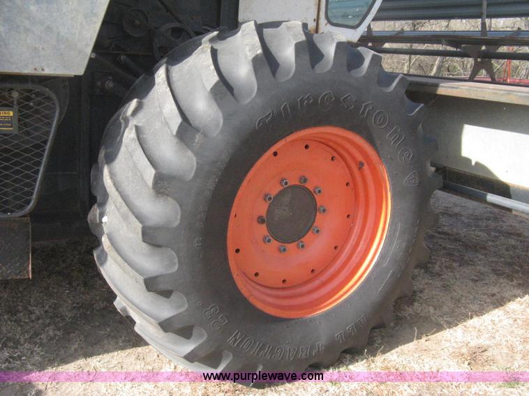 image for item B8363 1979 Gleaner N7 combine with header