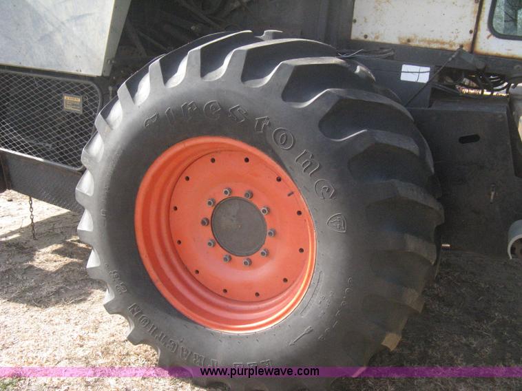 image for item B8363 1979 Gleaner N7 combine with header