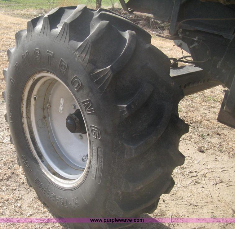 image for item B8363 1979 Gleaner N7 combine with header