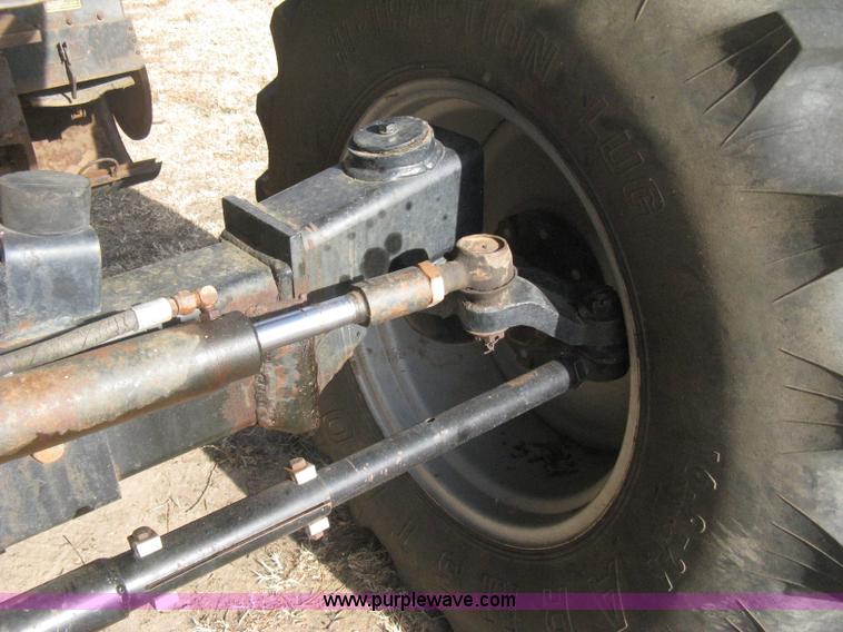 image for item B8363 1979 Gleaner N7 combine with header