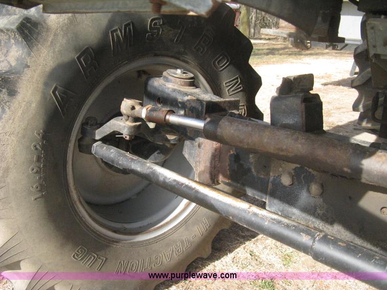 image for item B8363 1979 Gleaner N7 combine with header