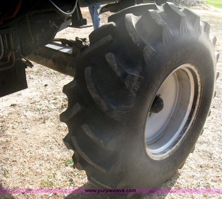 image for item B8363 1979 Gleaner N7 combine with header