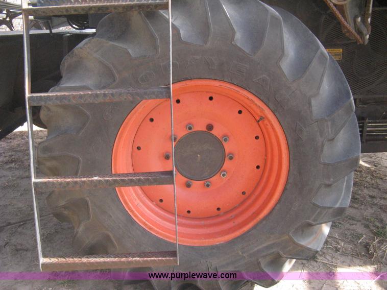 image for item B8363 1979 Gleaner N7 combine with header