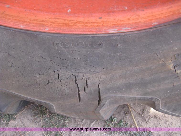 image for item B8363 1979 Gleaner N7 combine with header