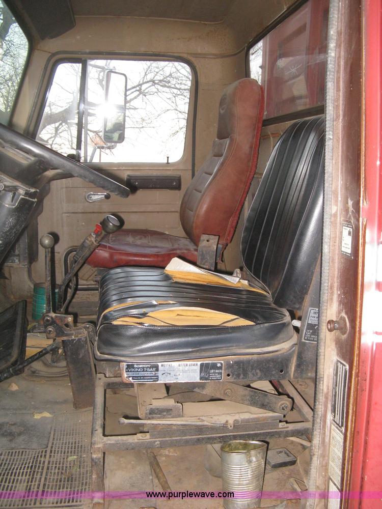 image for item B8365 1979 International 1824 tandem axle grain truck