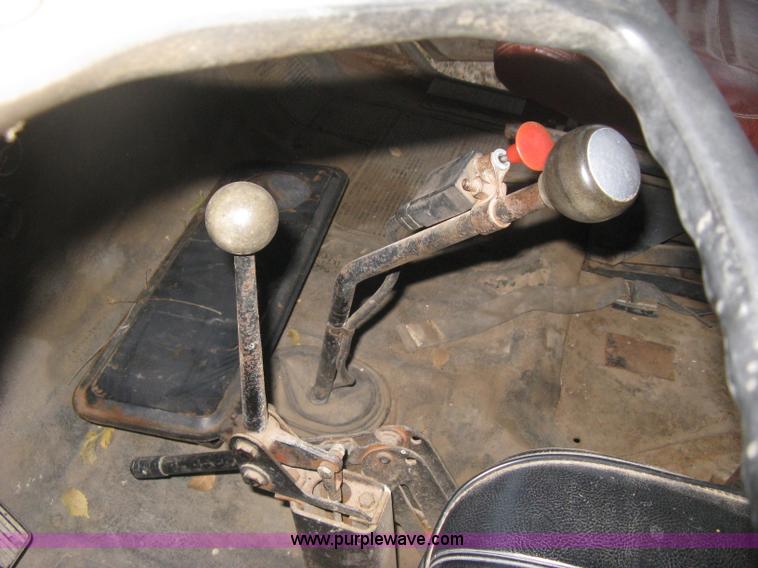 image for item B8365 1979 International 1824 tandem axle grain truck