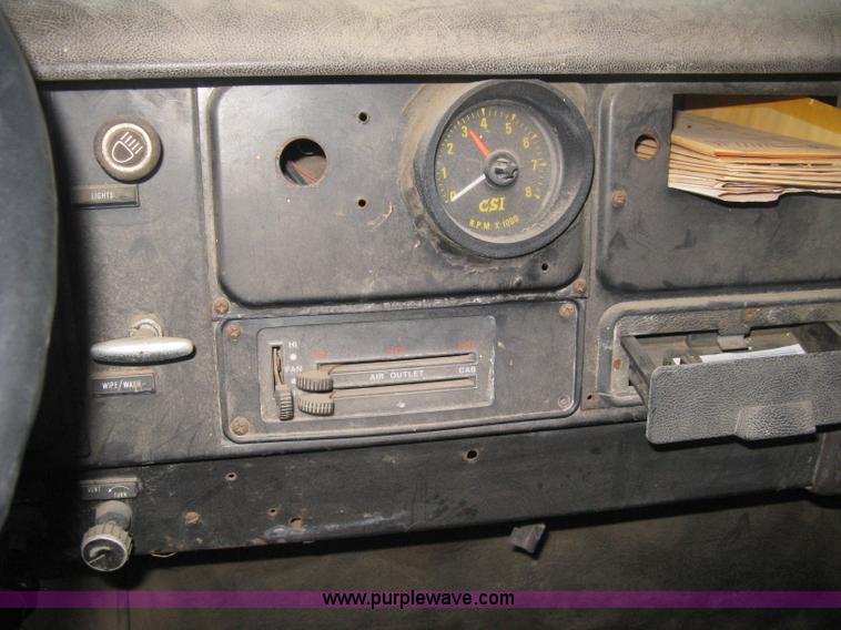 image for item B8365 1979 International 1824 tandem axle grain truck