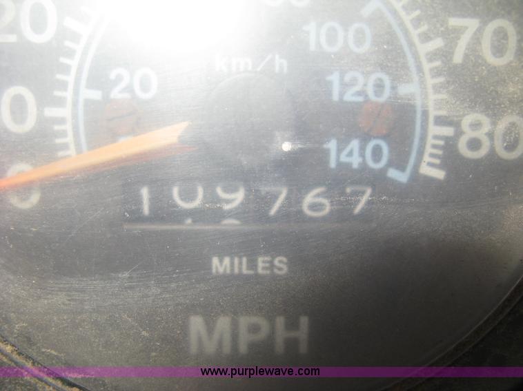 image for item B8365 1979 International 1824 tandem axle grain truck