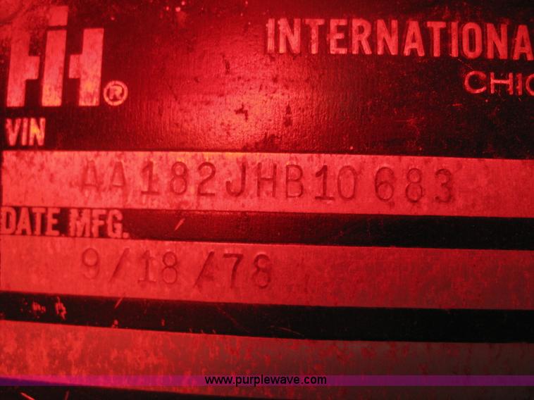 image for item B8365 1979 International 1824 tandem axle grain truck