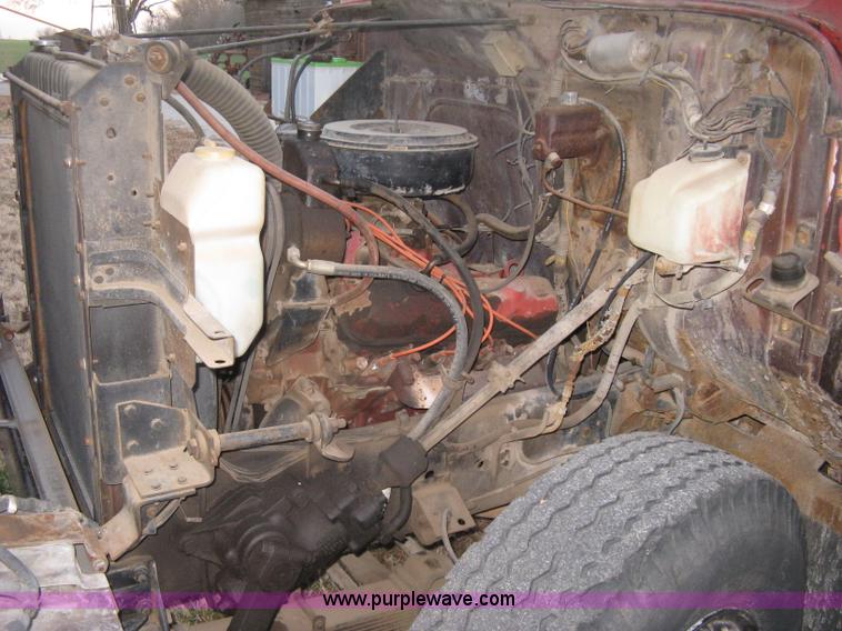 image for item B8365 1979 International 1824 tandem axle grain truck