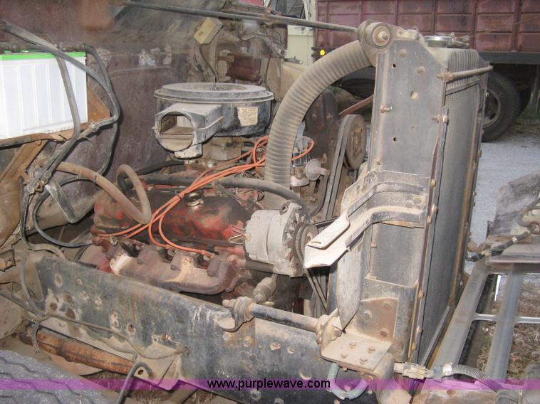 image for item B8365 1979 International 1824 tandem axle grain truck