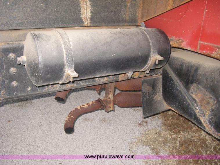 image for item B8365 1979 International 1824 tandem axle grain truck